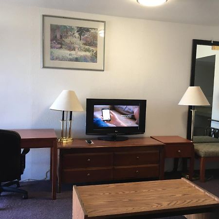 Maple Inn And Suites Los Banos Εξωτερικό φωτογραφία