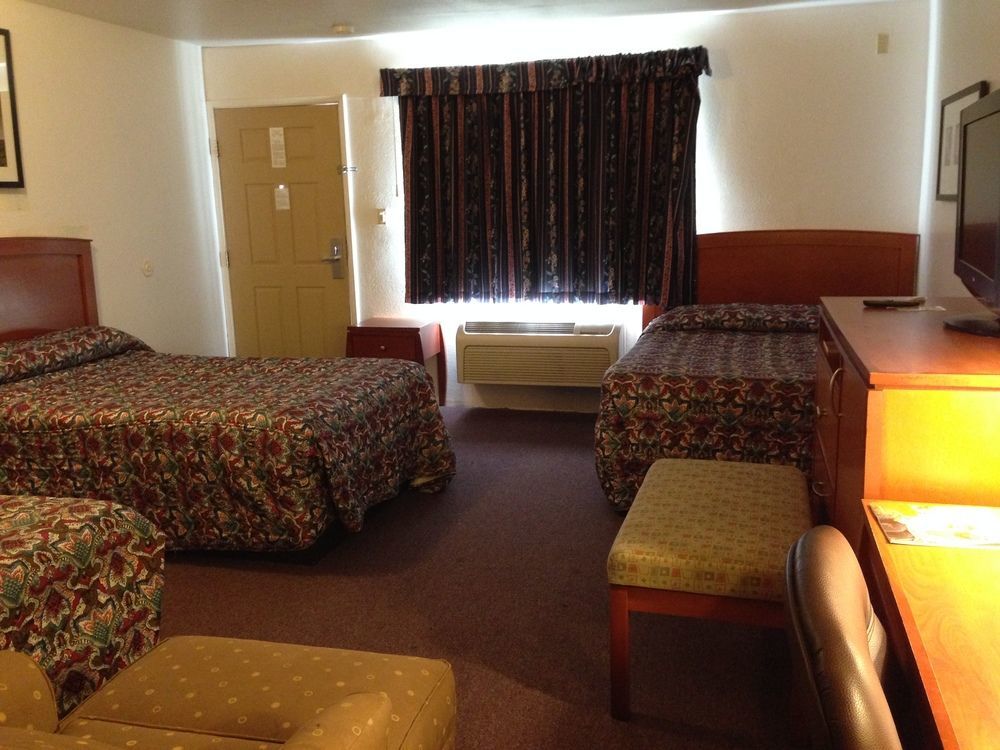 Maple Inn And Suites Los Banos Εξωτερικό φωτογραφία