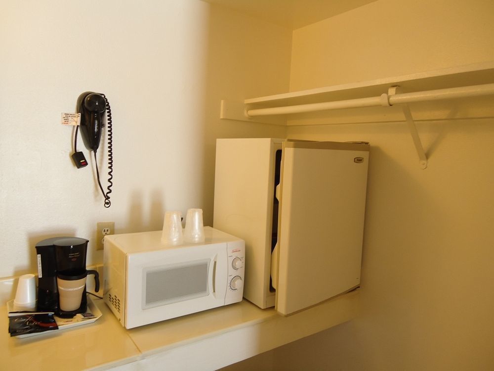 Maple Inn And Suites Los Banos Εξωτερικό φωτογραφία