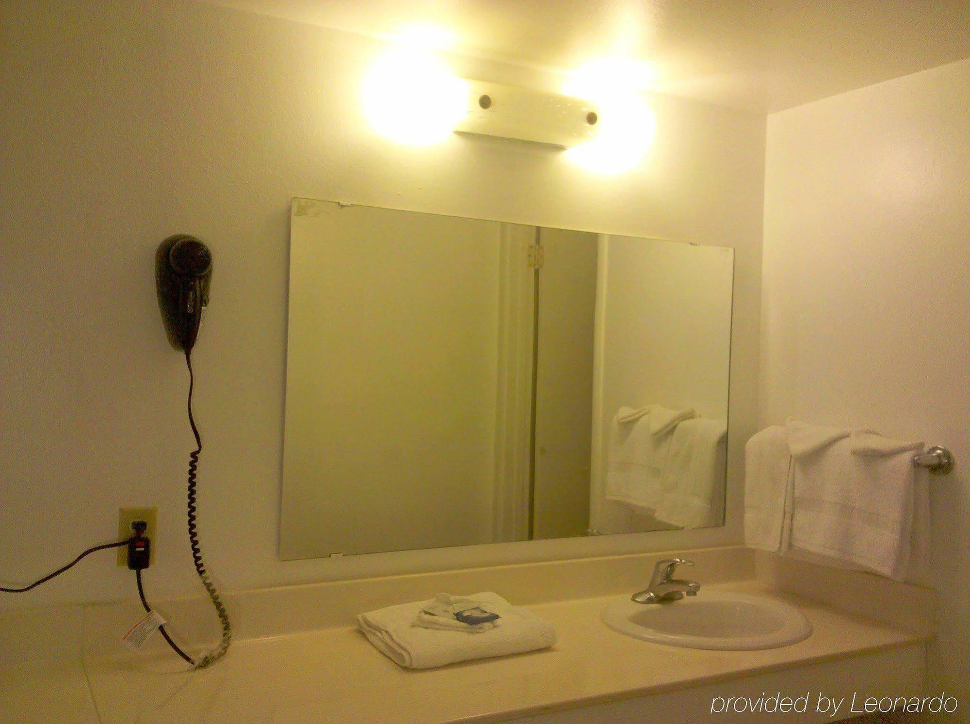 Maple Inn And Suites Los Banos Δωμάτιο φωτογραφία