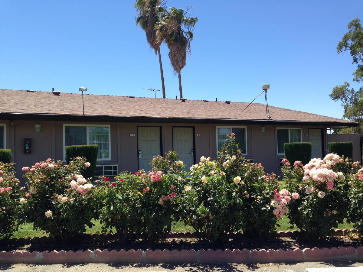Maple Inn And Suites Los Banos Εξωτερικό φωτογραφία