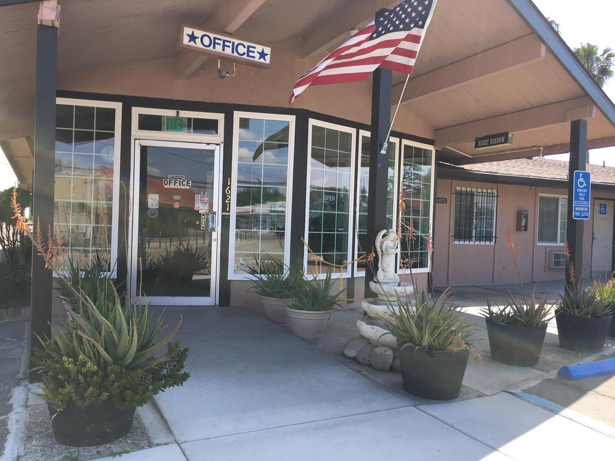 Maple Inn And Suites Los Banos Εξωτερικό φωτογραφία