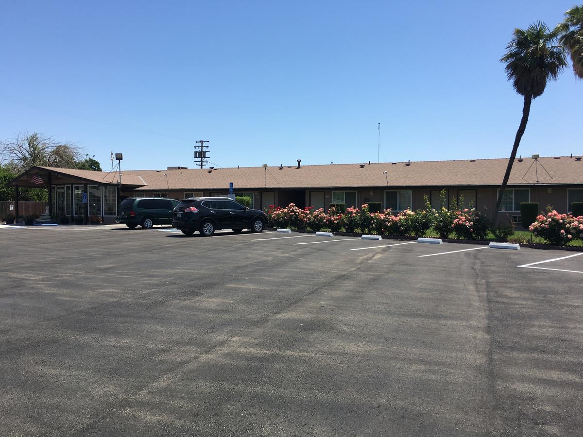 Maple Inn And Suites Los Banos Εξωτερικό φωτογραφία