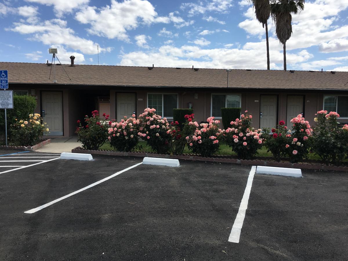 Maple Inn And Suites Los Banos Εξωτερικό φωτογραφία