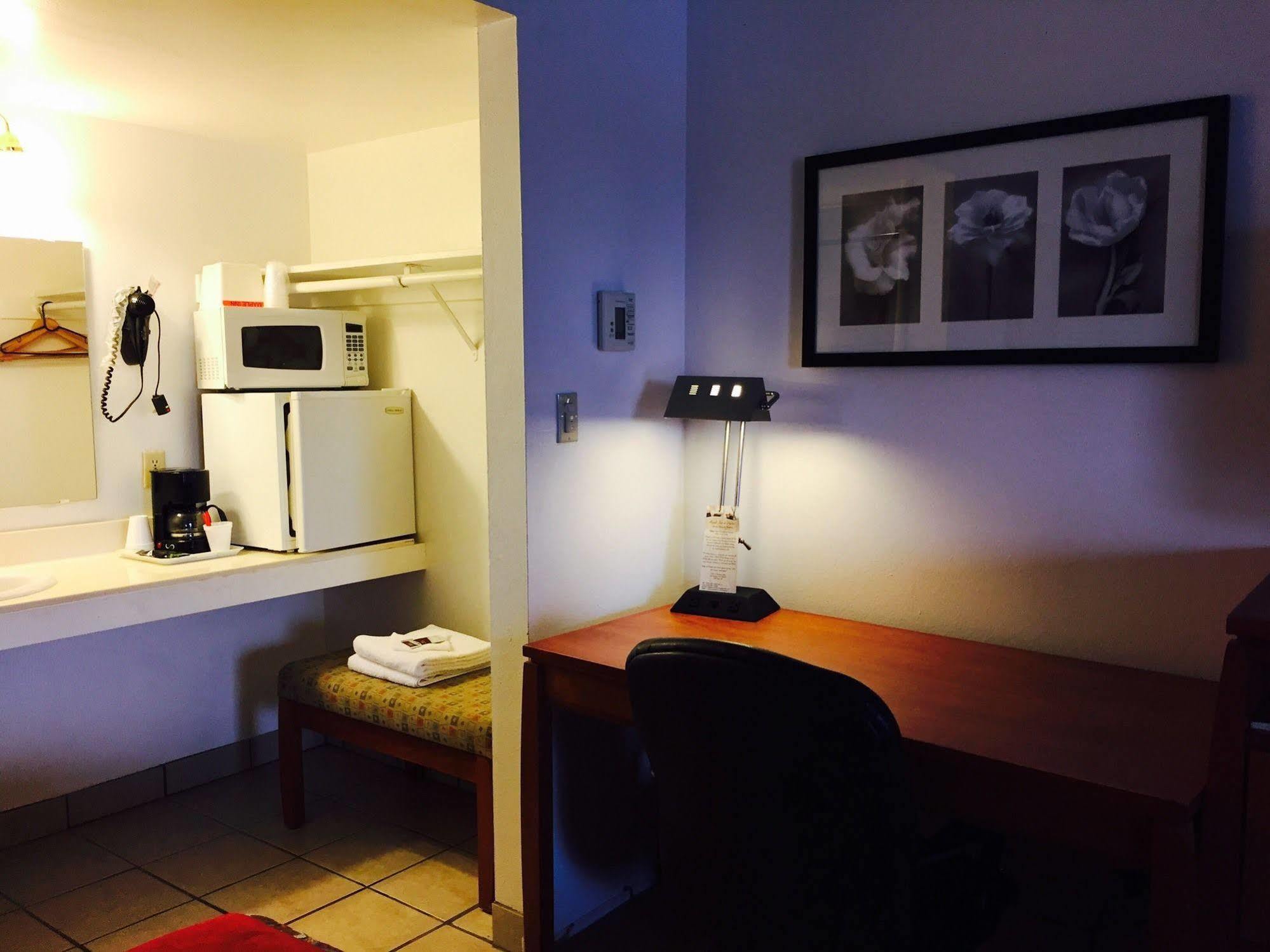 Maple Inn And Suites Los Banos Εξωτερικό φωτογραφία