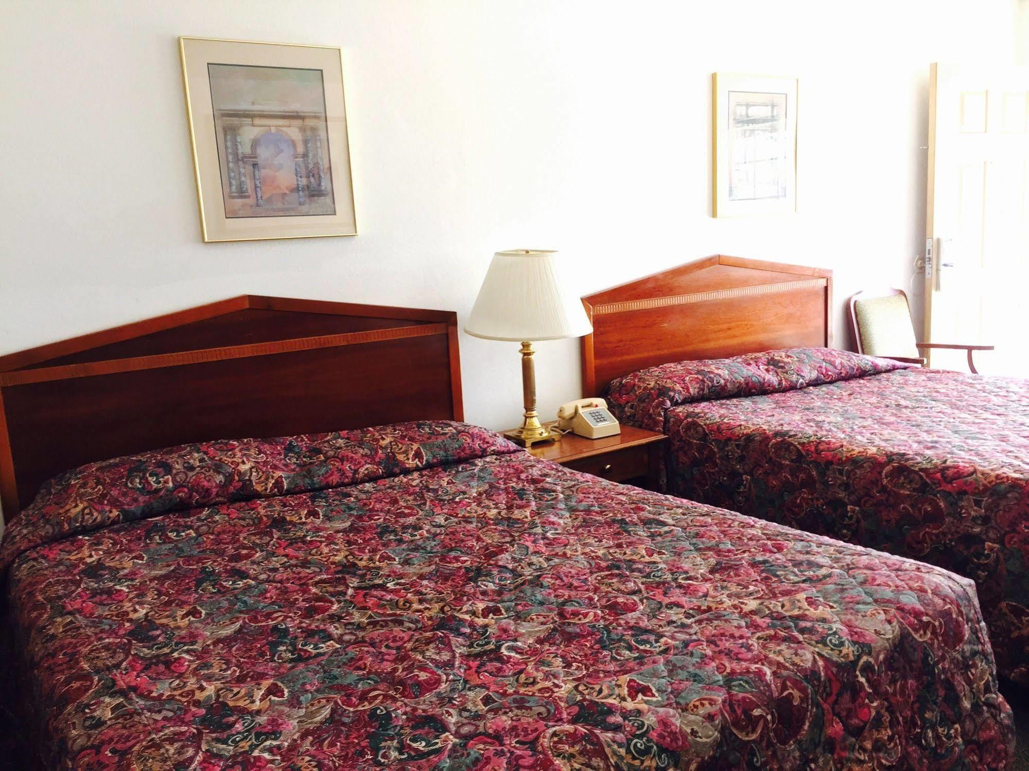 Maple Inn And Suites Los Banos Εξωτερικό φωτογραφία