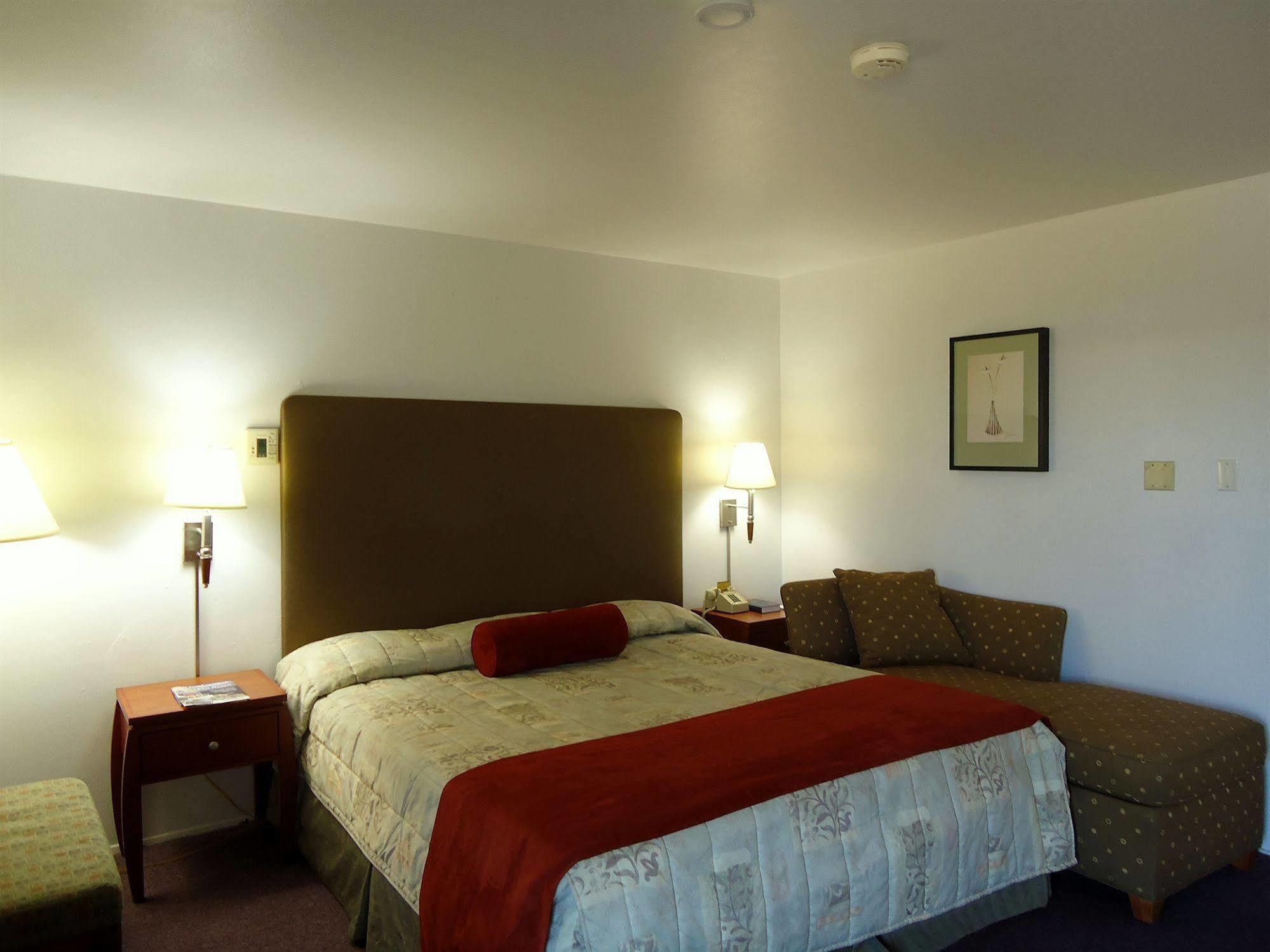 Maple Inn And Suites Los Banos Εξωτερικό φωτογραφία