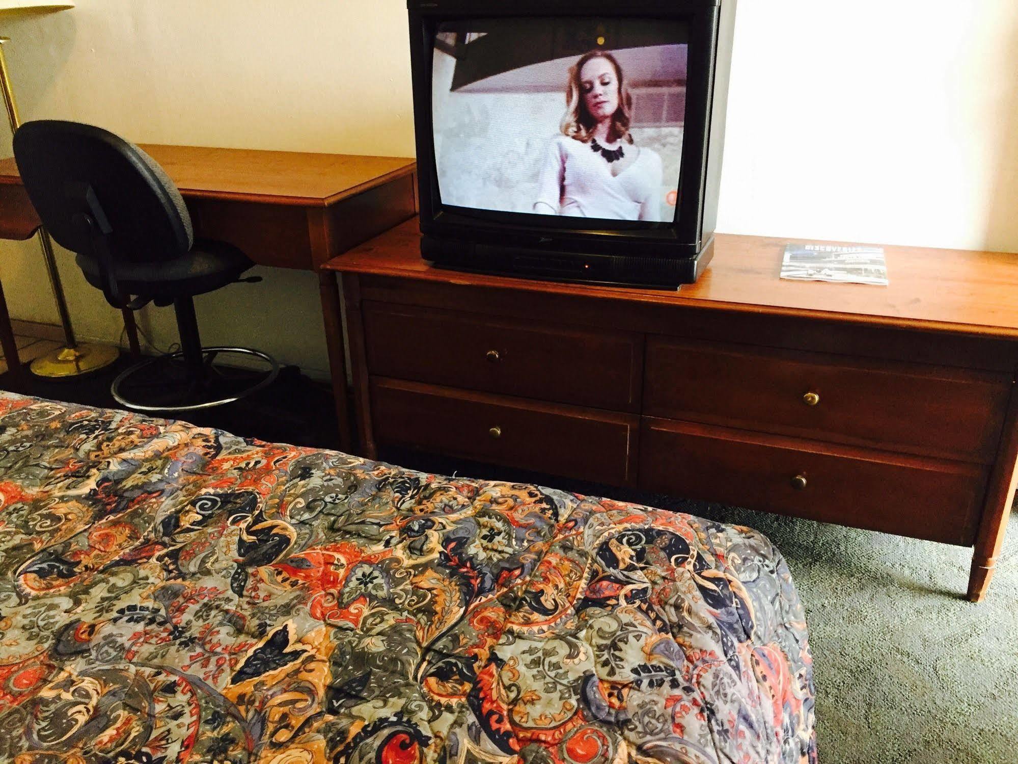 Maple Inn And Suites Los Banos Εξωτερικό φωτογραφία